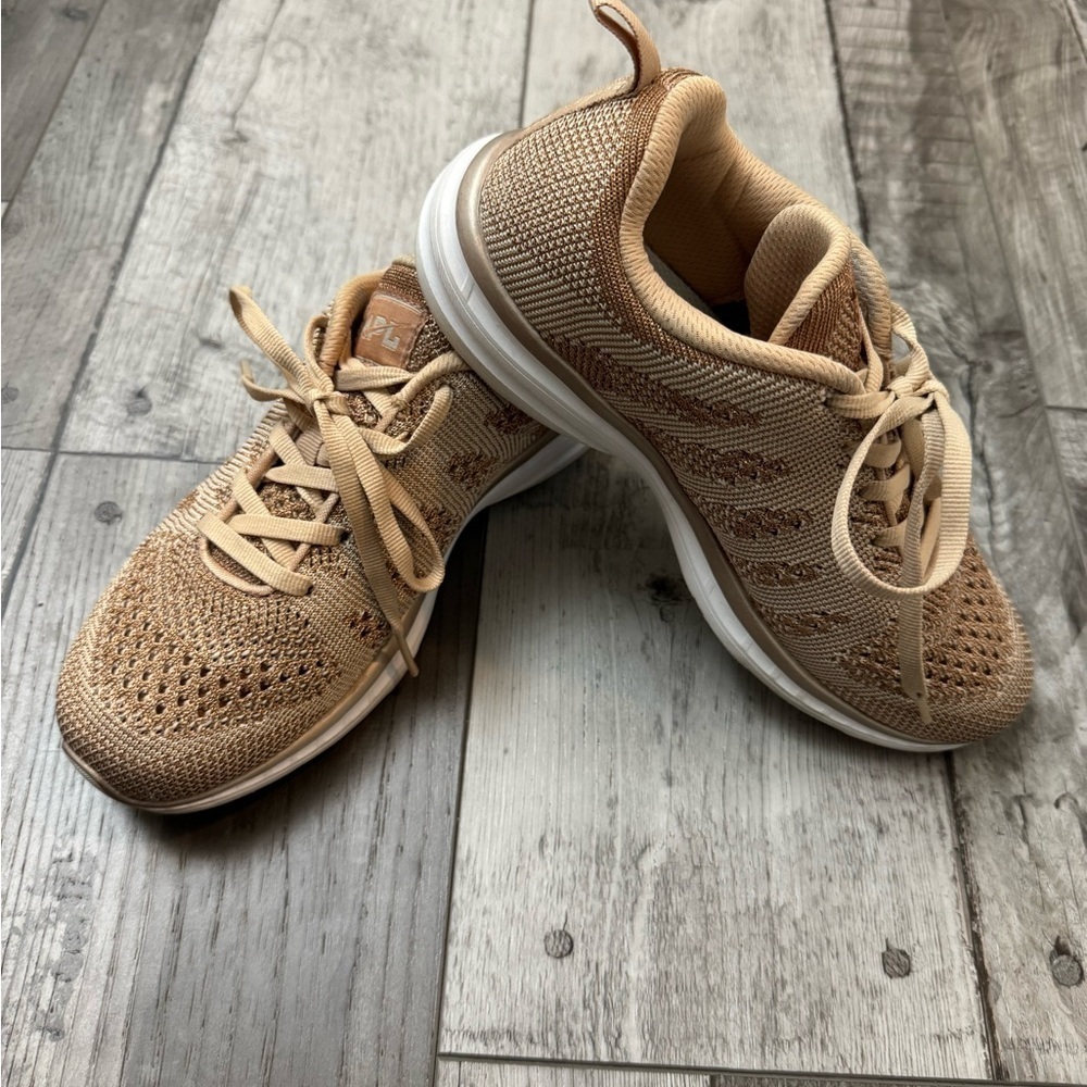 APL Athletic Propulsion Labs Techloom Pro Sneaker in Rose Gold & Parchment US 6